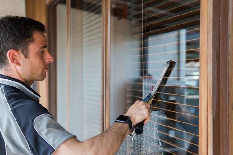 Here Are 5 Compelling Reasons to Hire Professional Window Washers