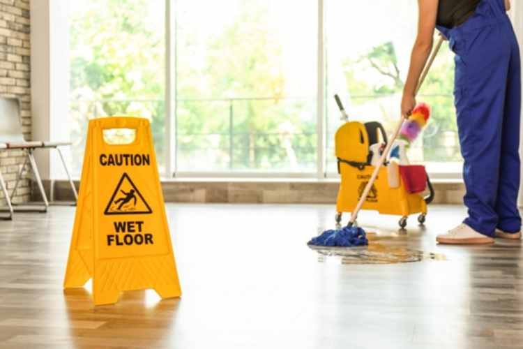 4 Benefits of Hiring a Commercial Cleaning Service